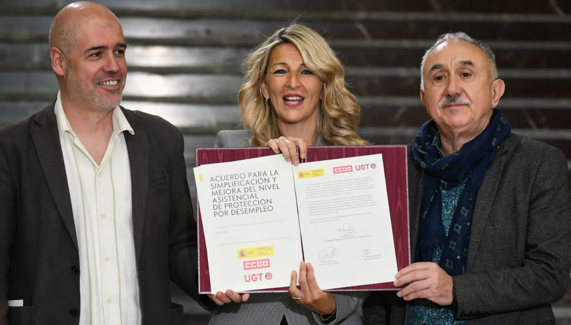 Los gestores administrativos tiran de las orejas a Gobierno y sindicatos: “Los pequeños negocios necesitan incentivos, no ultimátums” 1 Yolanda Díaz, entre Unai Sordo y Pepe Álvarez